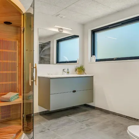 בית נופש Awesome In With Sauna
